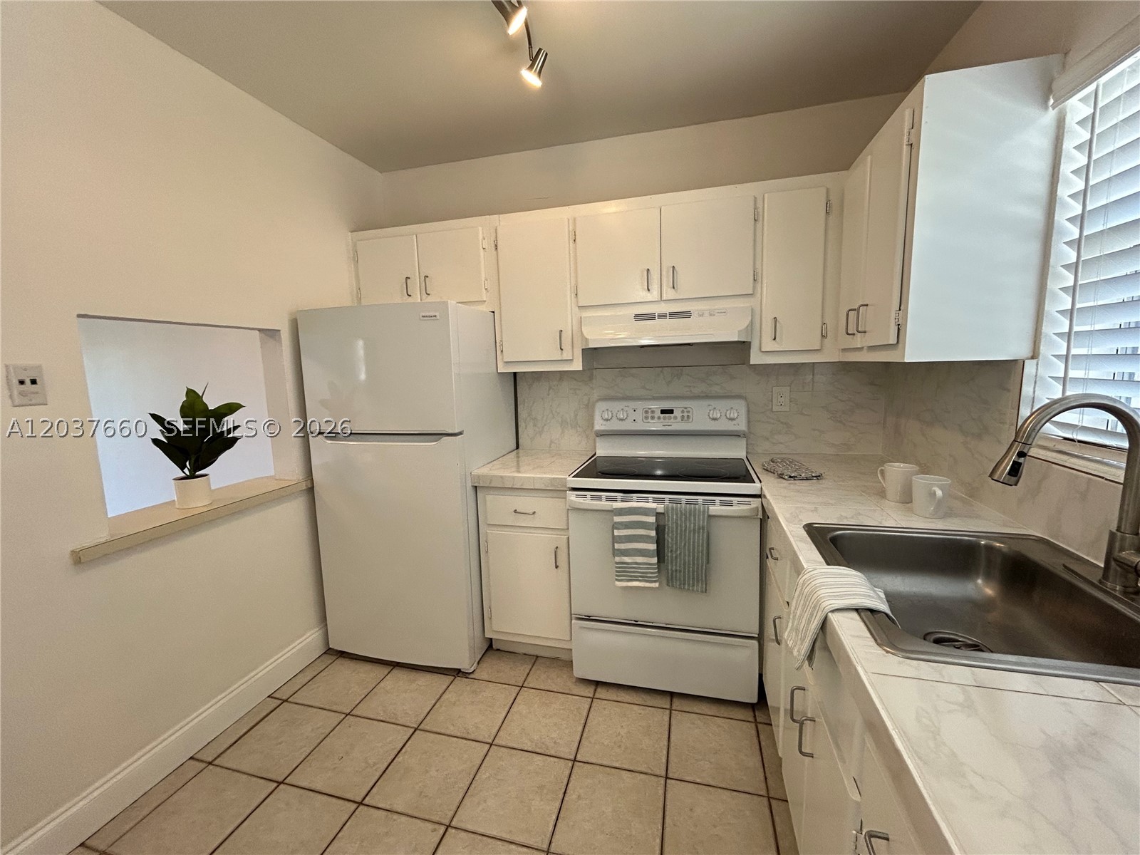 DADELAND PARK CONDO - Residential Lease