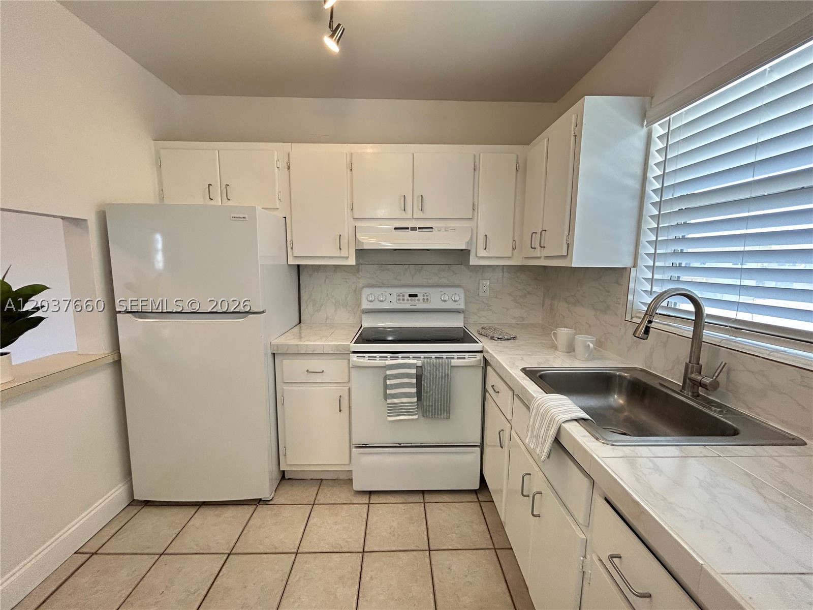 DADELAND PARK CONDO - Residential Lease