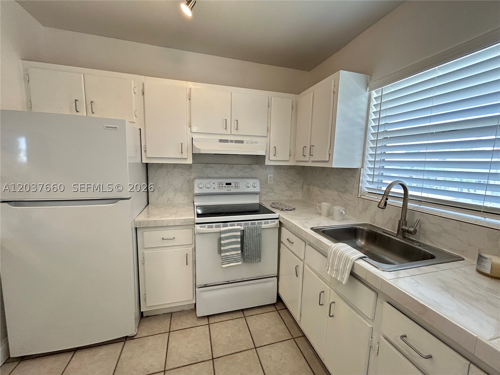 DADELAND PARK CONDO - Residential Lease
