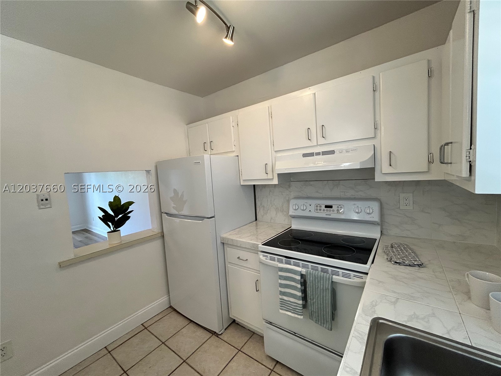 DADELAND PARK CONDO - Residential Lease