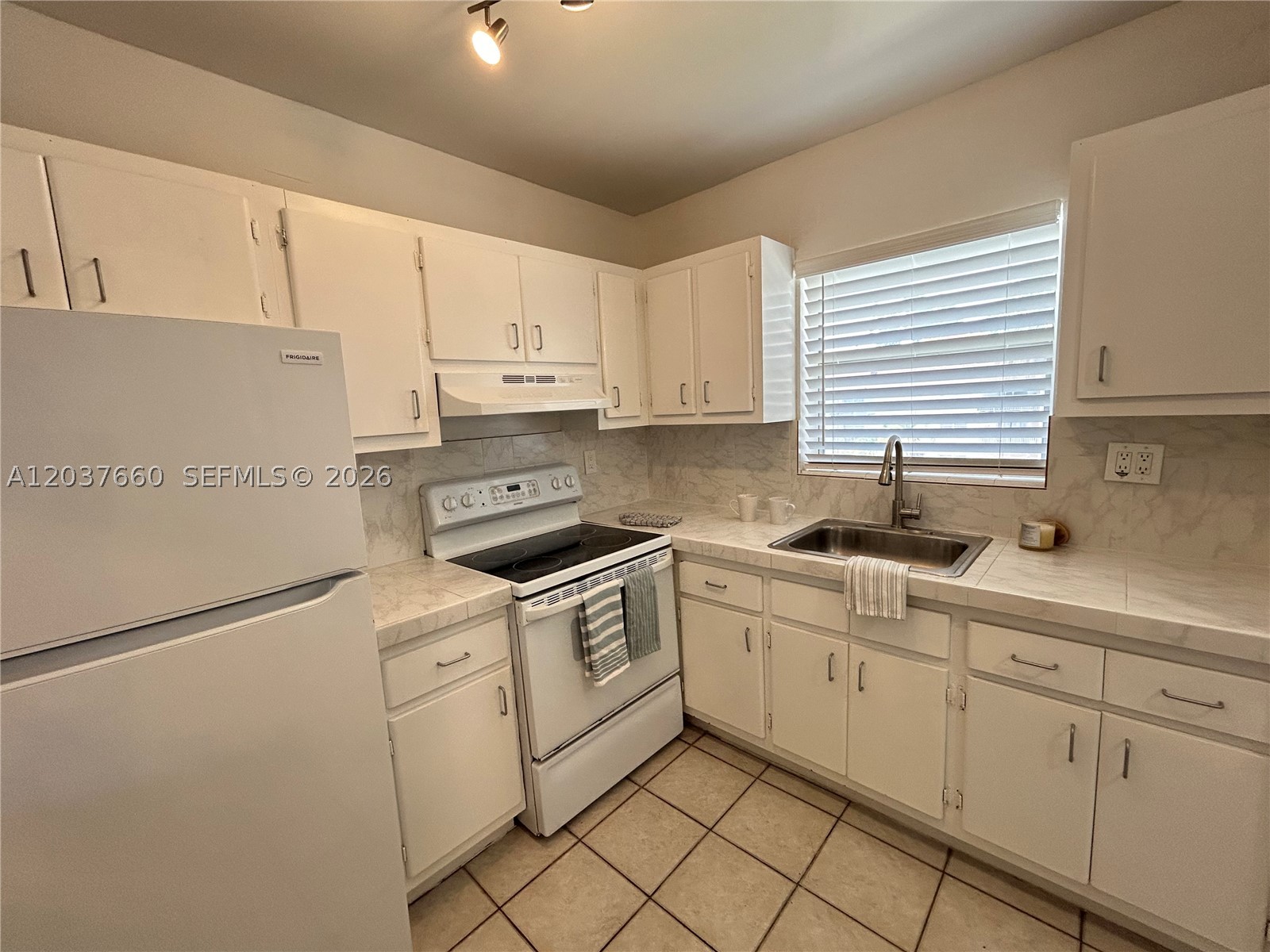 DADELAND PARK CONDO - Residential Lease