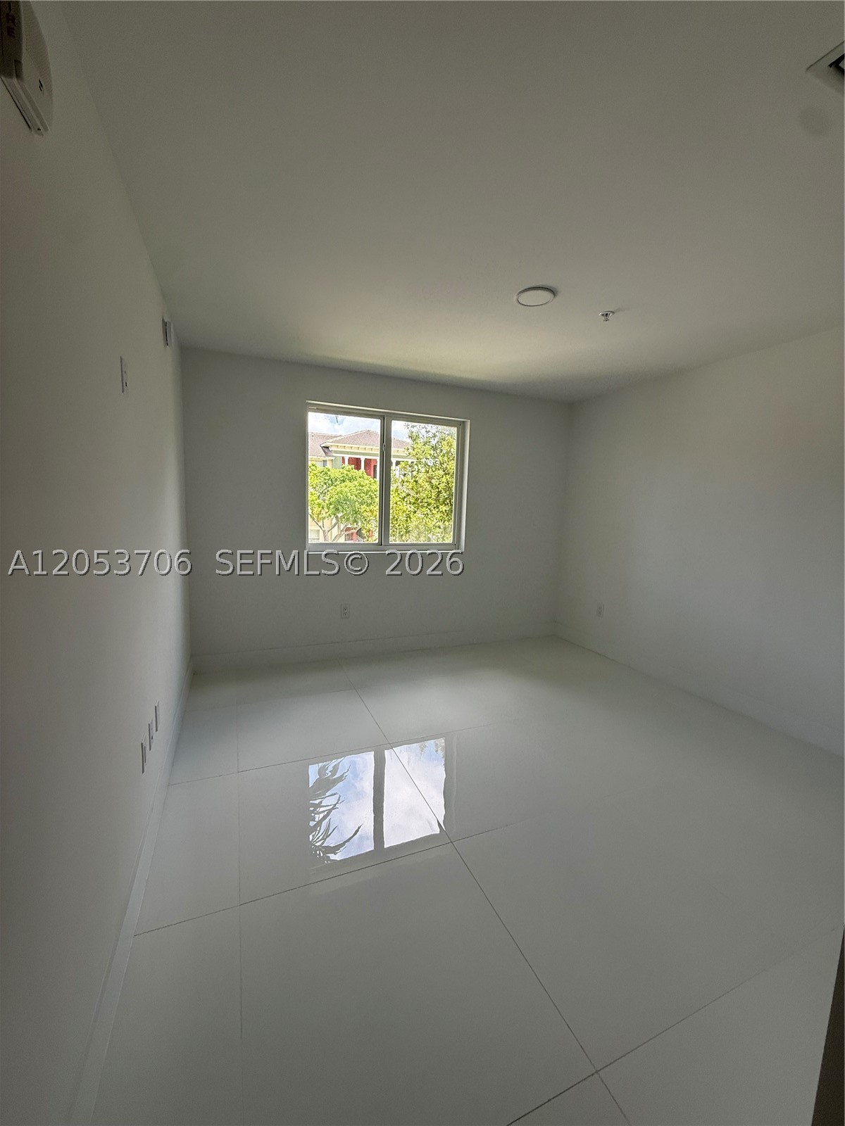 ISLANDS AT DORAL 1ST ADDI - Residential Lease
