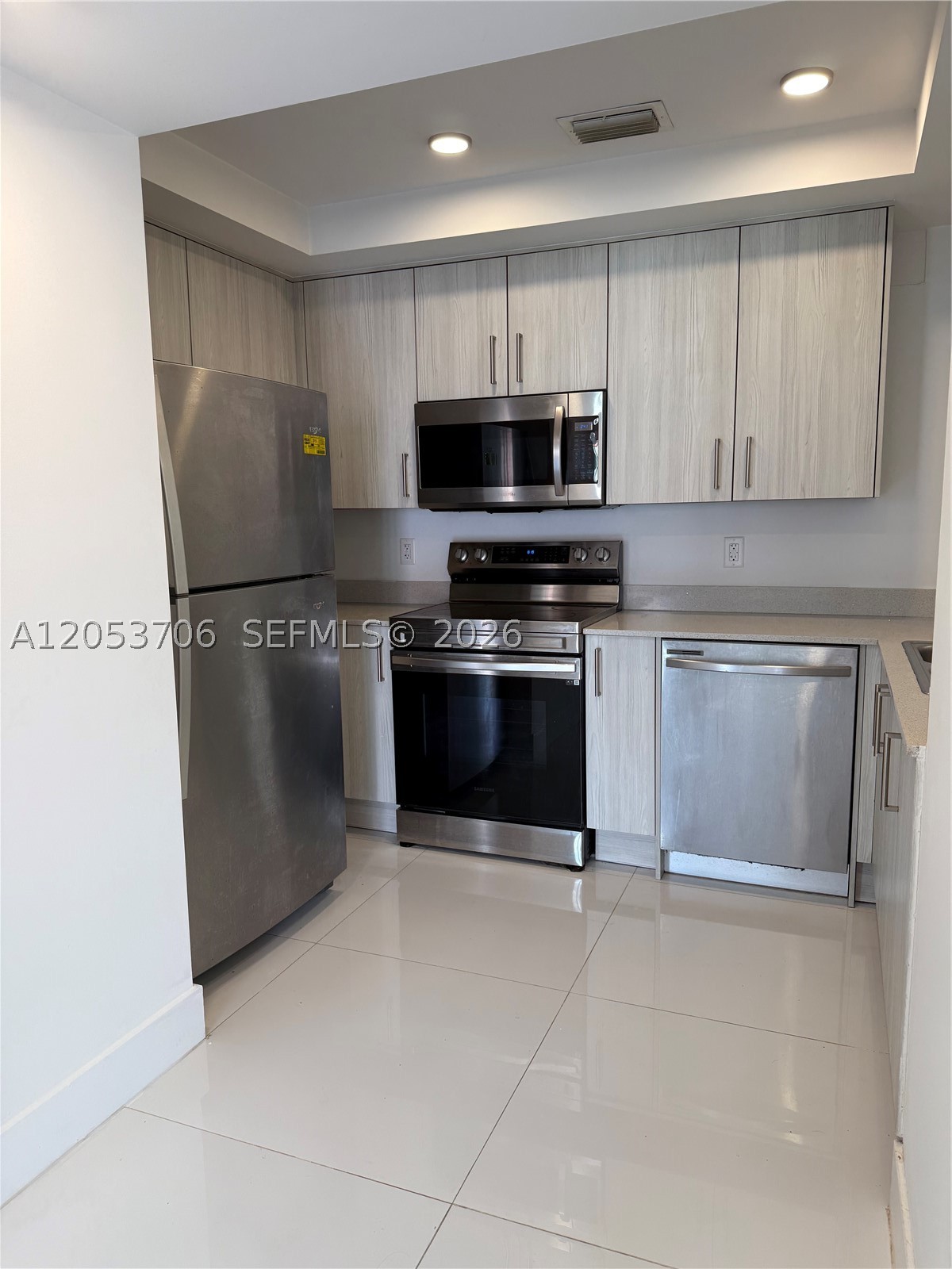 ISLANDS AT DORAL 1ST ADDI - Residential Lease