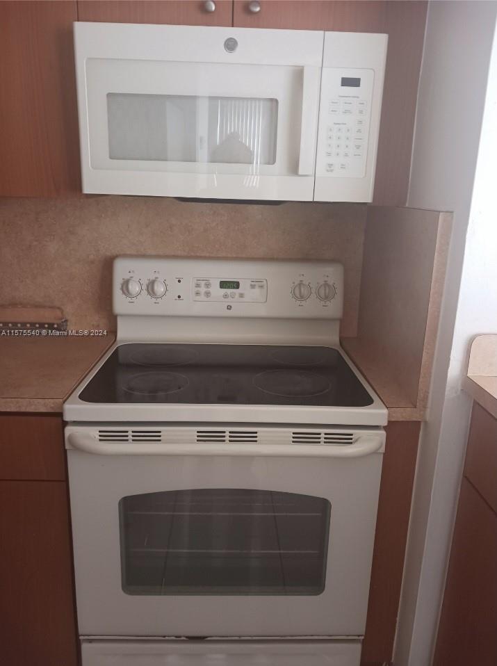 THE GREENS CONDO - Residential Lease