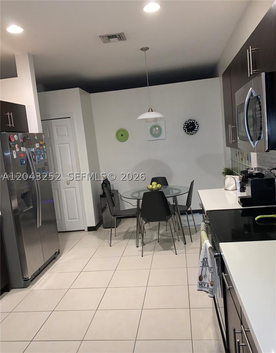 WYNDHAM LAKES CENTRAL - Residential Lease