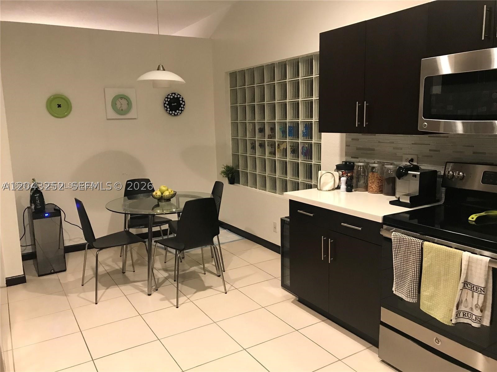WYNDHAM LAKES CENTRAL - Residential Lease