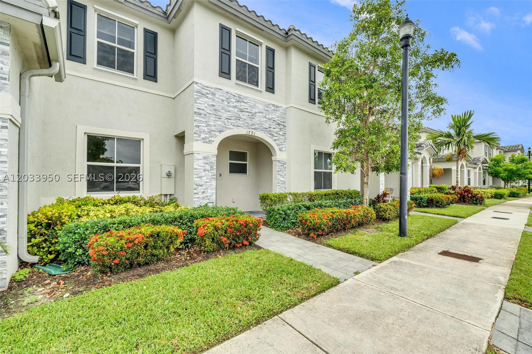 HOMESTEAD PARK OF COMMERC - Residential Lease