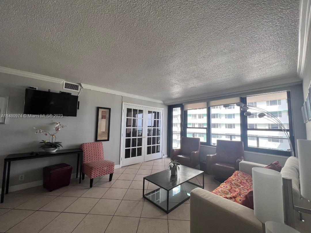 THE ALEXANDER CONDO - Residential