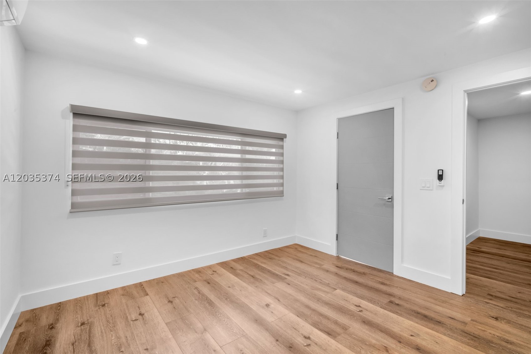 IMPERIAL POINT 1 SEC - Residential
