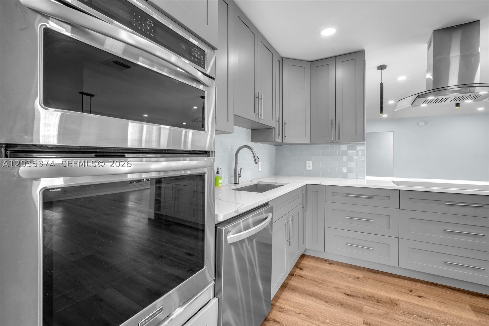IMPERIAL POINT 1 SEC - Residential