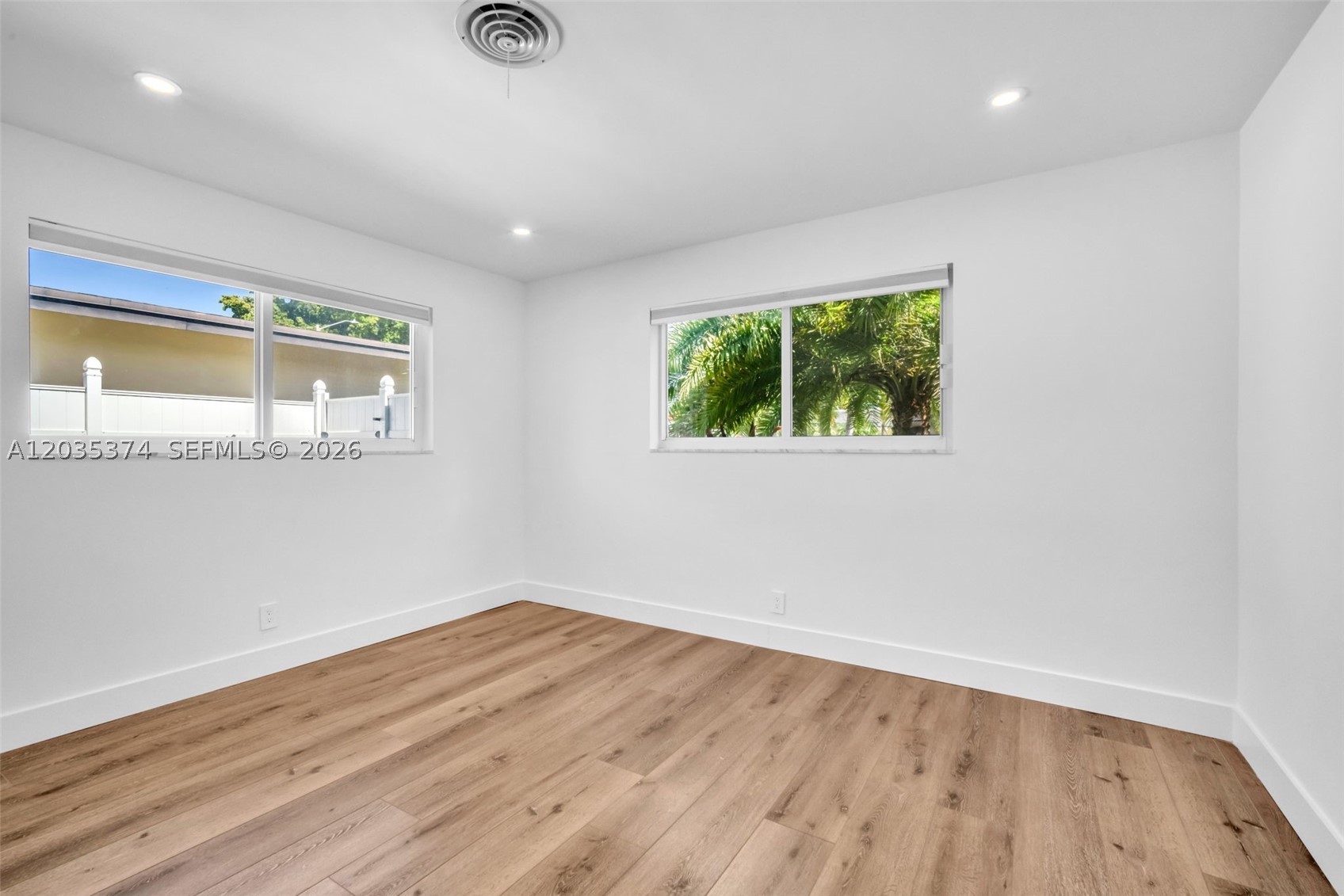 IMPERIAL POINT 1 SEC - Residential