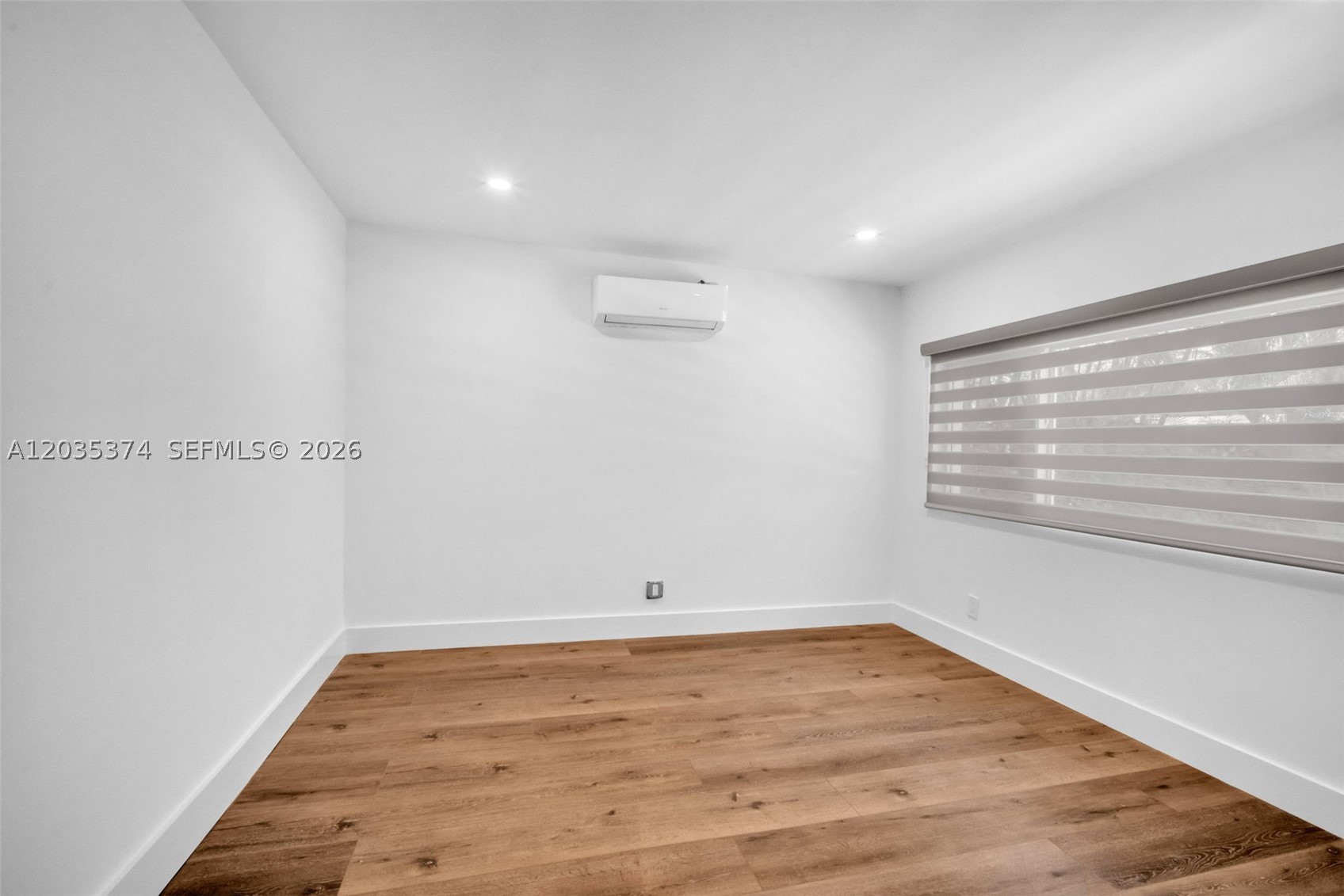 IMPERIAL POINT 1 SEC - Residential