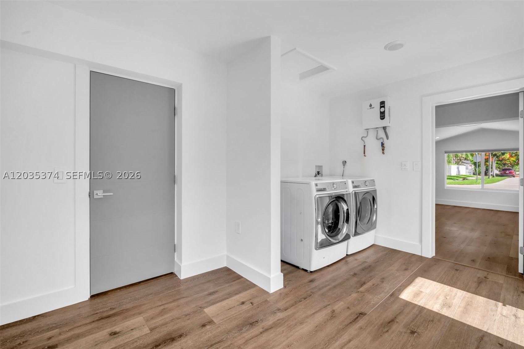 IMPERIAL POINT 1 SEC - Residential