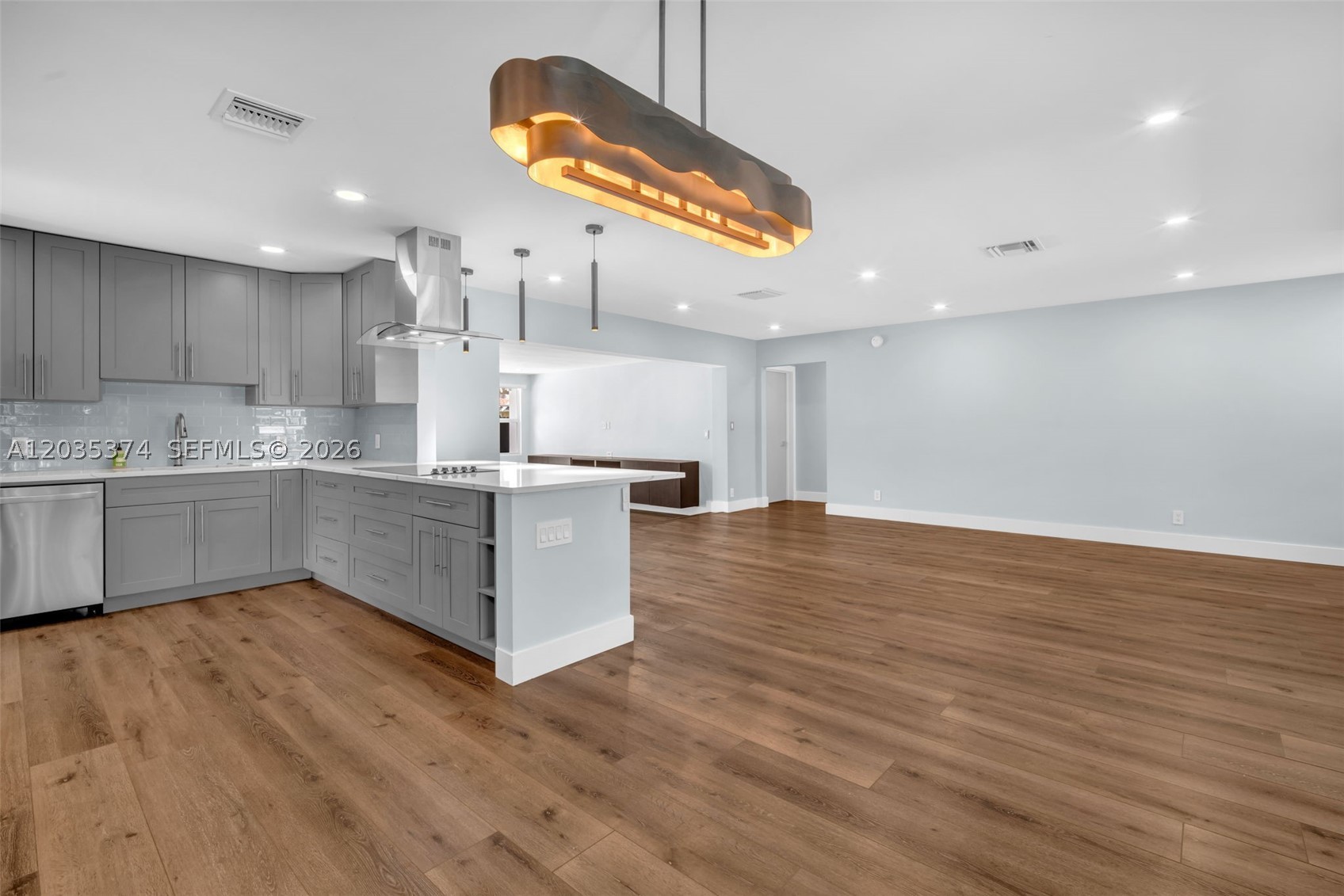 IMPERIAL POINT 1 SEC - Residential