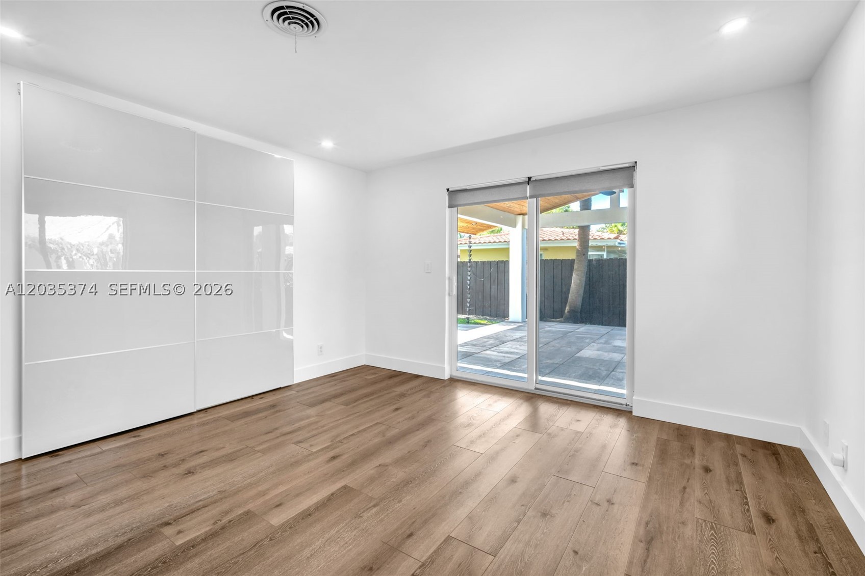 IMPERIAL POINT 1 SEC - Residential