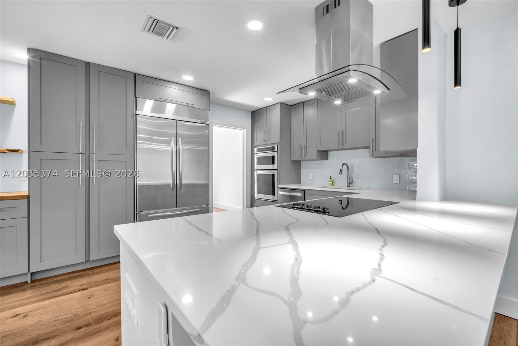 IMPERIAL POINT 1 SEC - Residential