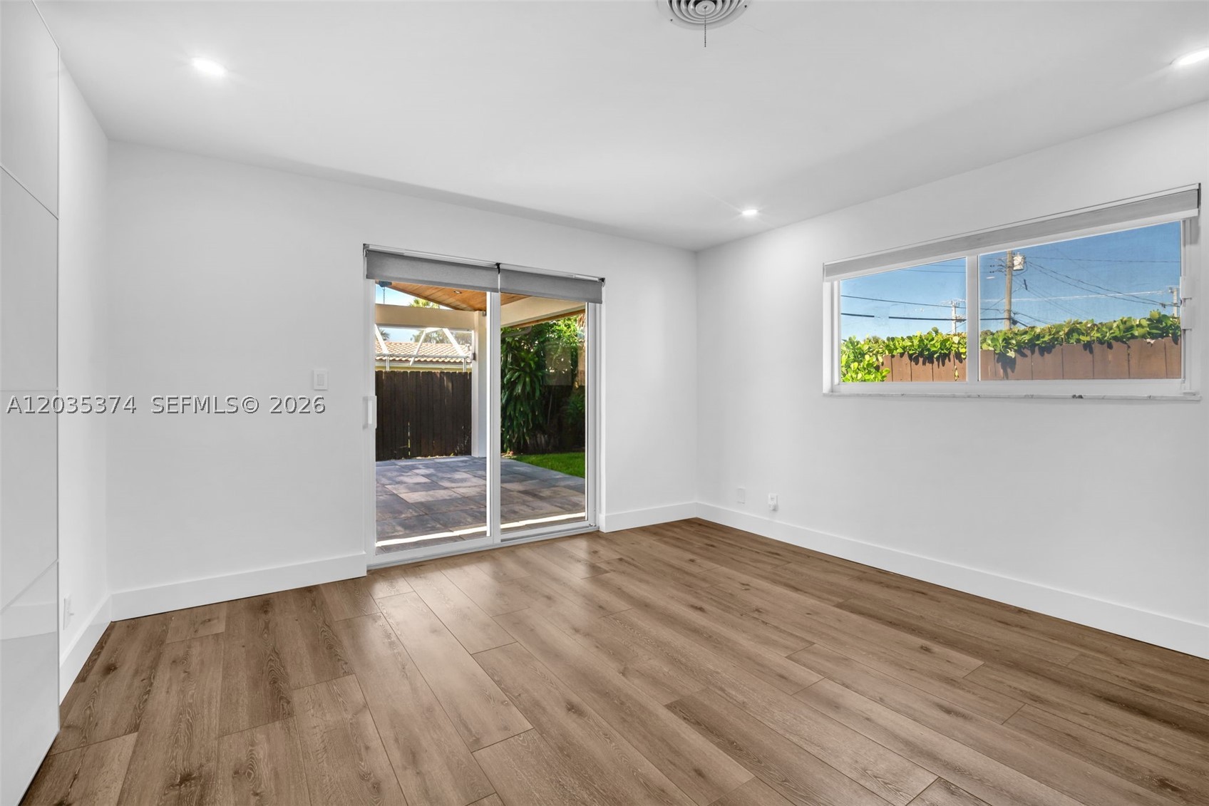IMPERIAL POINT 1 SEC - Residential