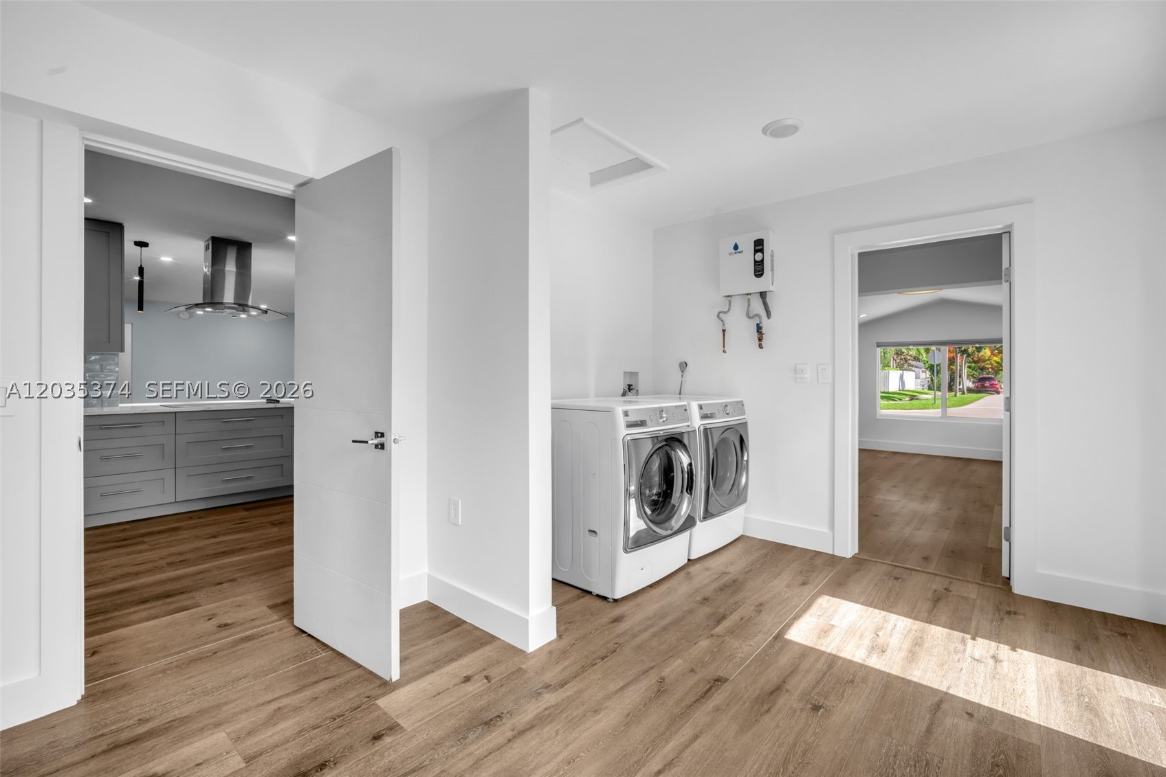 IMPERIAL POINT 1 SEC - Residential