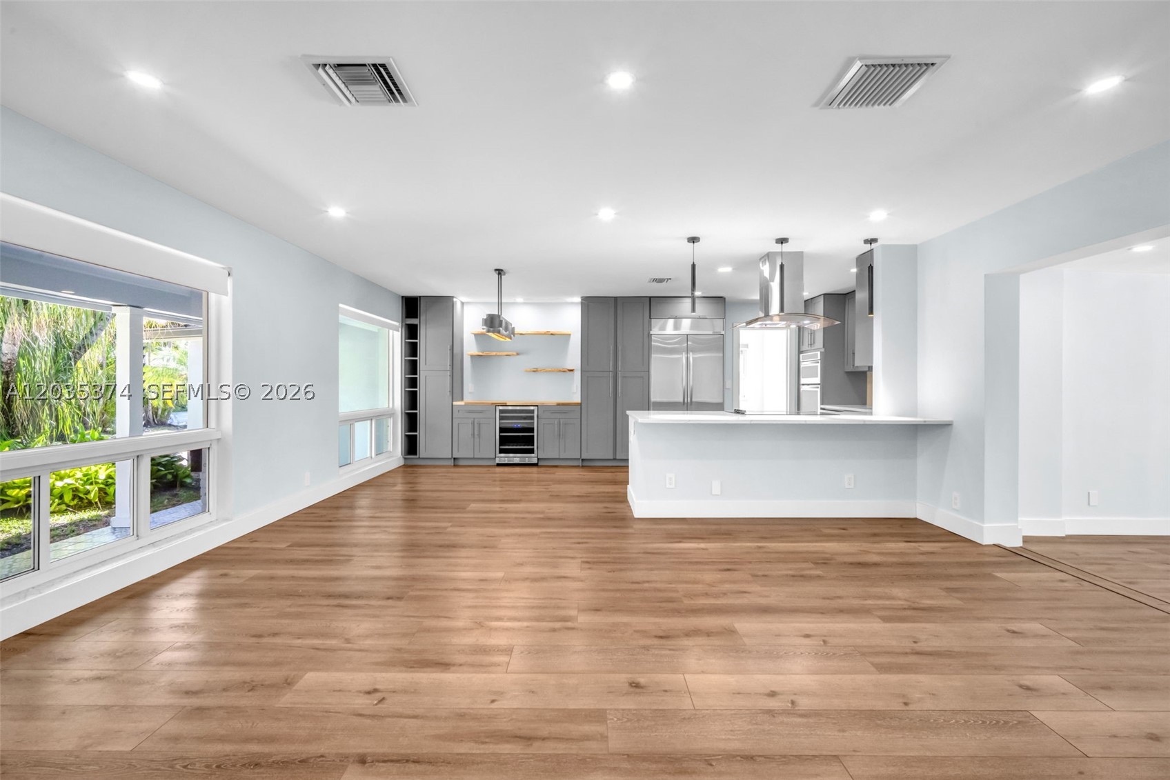 IMPERIAL POINT 1 SEC - Residential