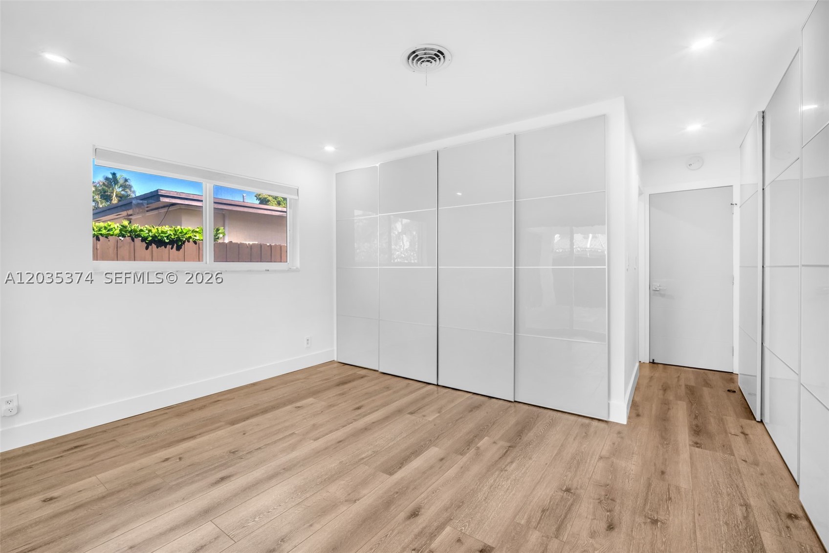 IMPERIAL POINT 1 SEC - Residential