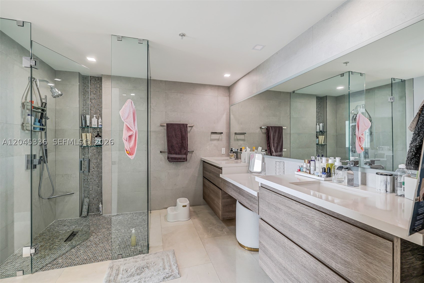 THE TOWER RESIDENCES COND - Residential