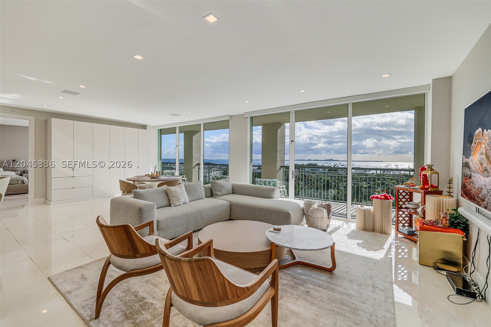 THE TOWER RESIDENCES COND - Residential