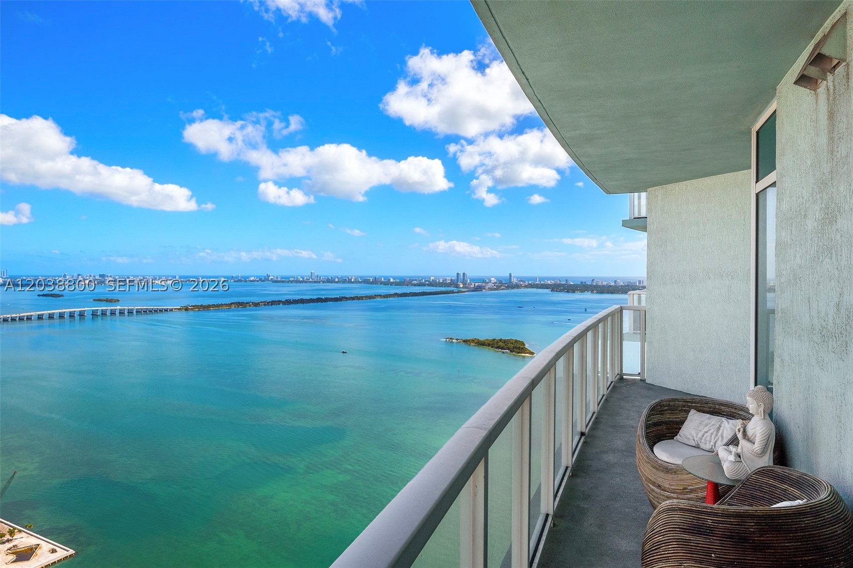 Stunning 2 bed, 2 bath residence on the 45th floor with breathtaking, unobstructed views of Biscayne Bay and
Downtown Miami from every room. Enjoy remodeled laminate flooring, floor-to-ceiling windows, and a European-style kitchen with stainless steel appliances. Both bedrooms feature walk-in closets, tub/shower combo and access to spacious balcony offering incredible water views. Includes one assigned parking space. Building amenities feature two pools, private gym, theater, business center, valet, 24-hour security, mini market, full concierge, and party room. Ideally located across from Margaret Pace Park and just minutes from Downtown, Wynwood, Design District, and major highways.