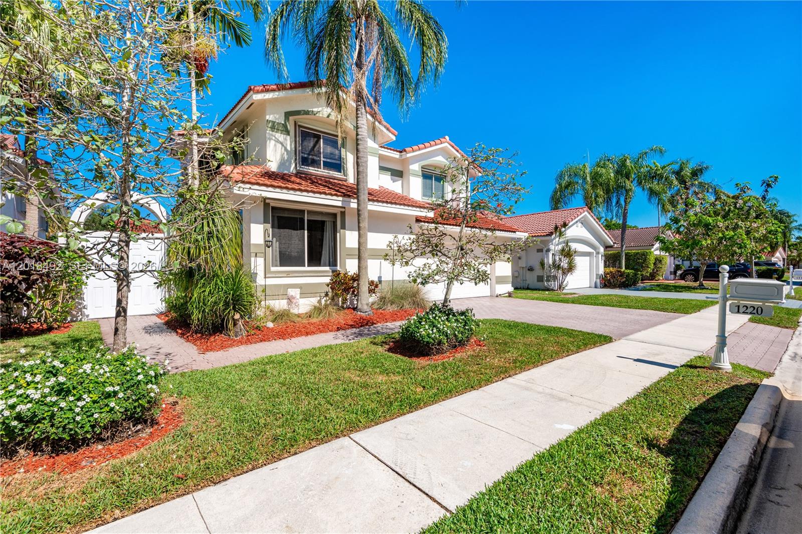 HOLLYWOOD LAKES COUNTRY C - Residential