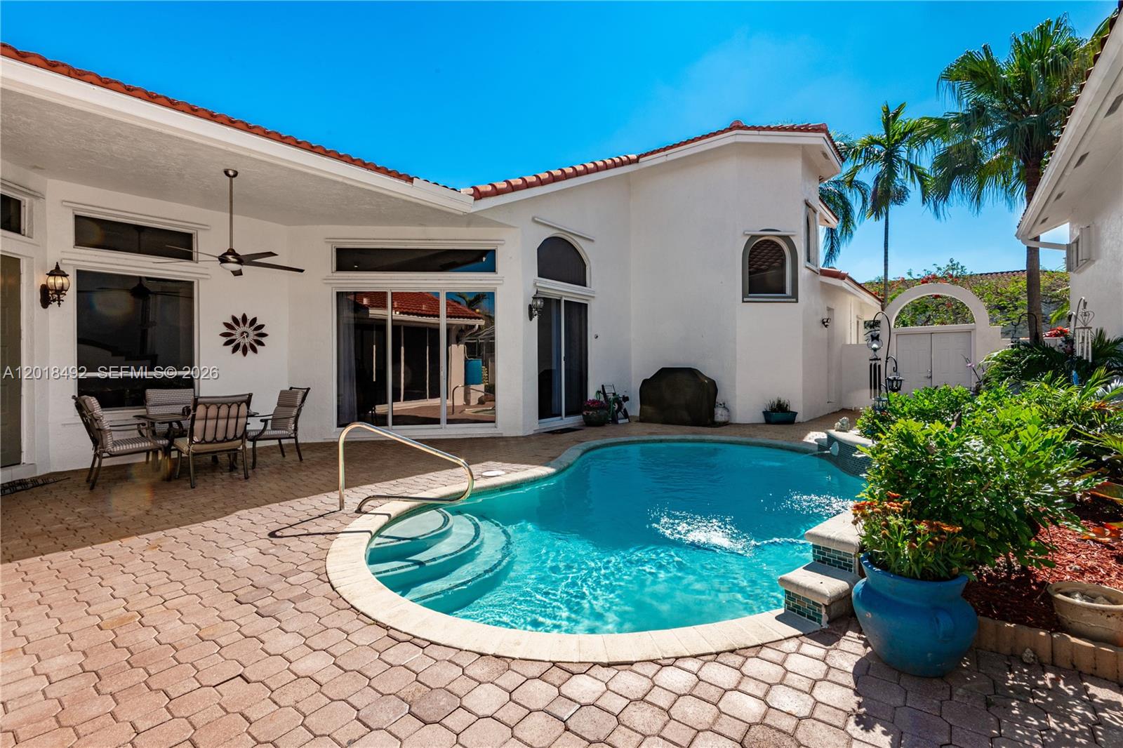 HOLLYWOOD LAKES COUNTRY C - Residential