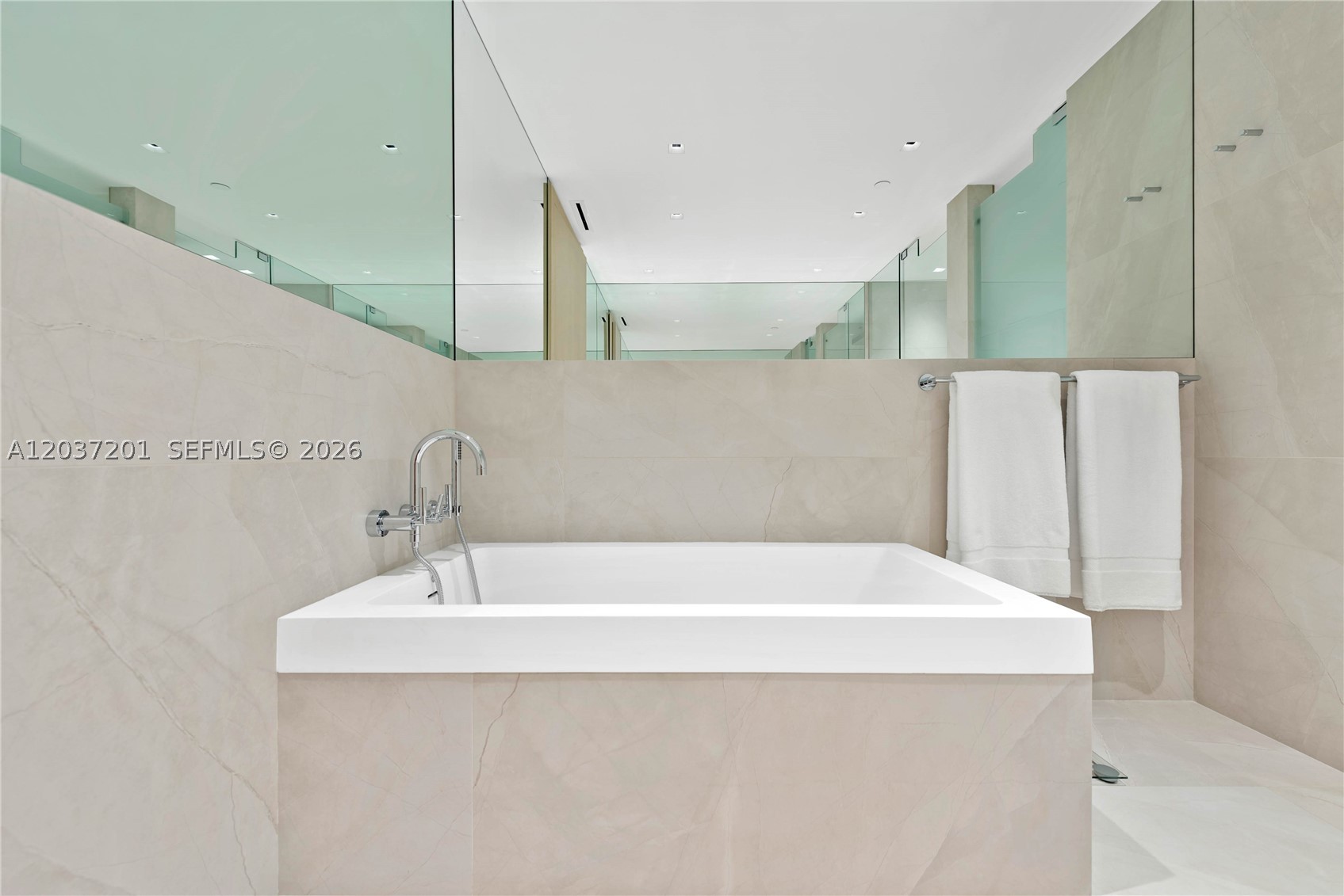 SEASIDE CONDO - Residential Lease
