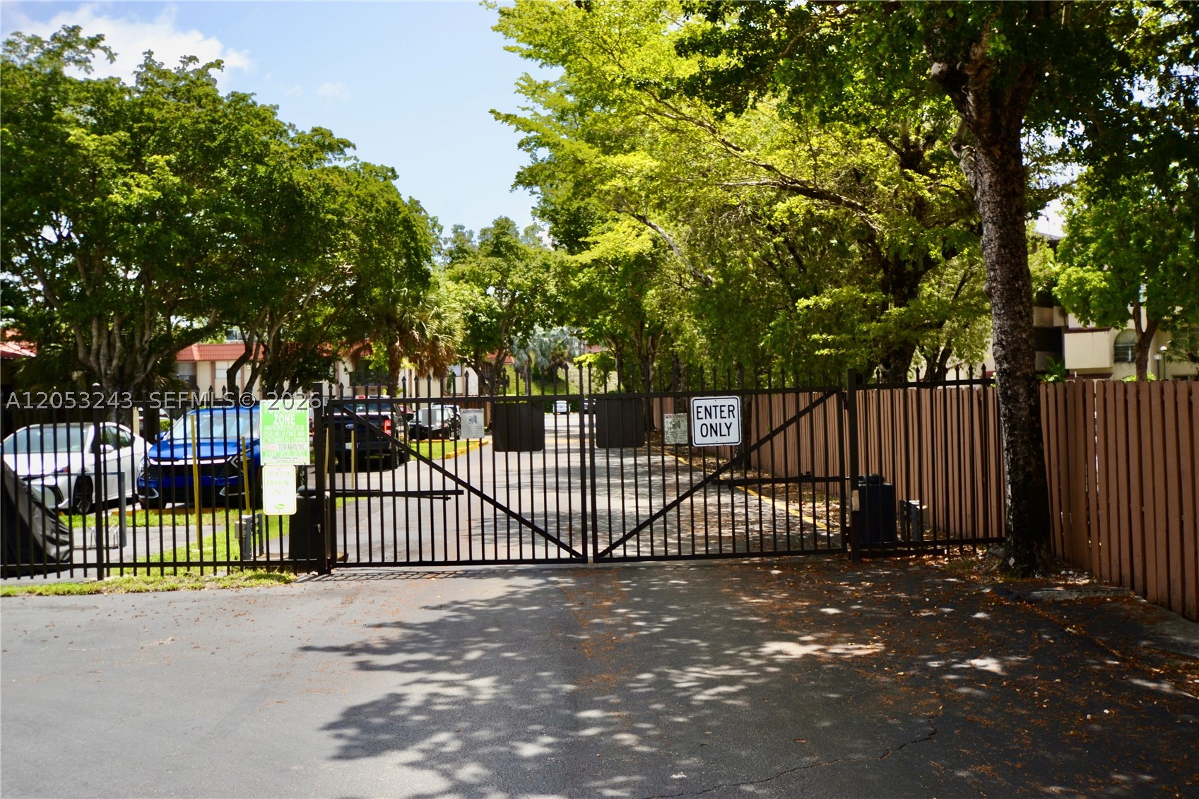KENDALLWOOD VILLAS CONDO - Residential