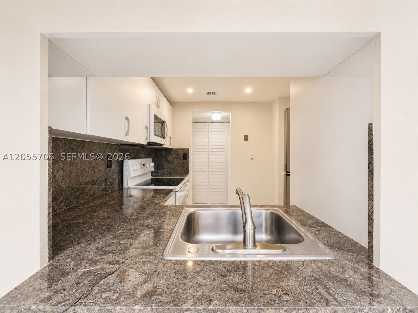 VERSAILLE GARDENS I CONDO - Residential Lease