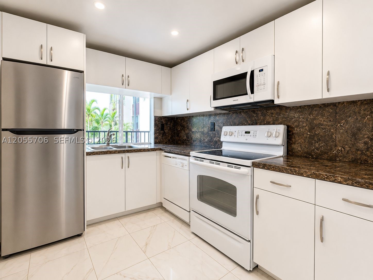 VERSAILLE GARDENS I CONDO - Residential Lease