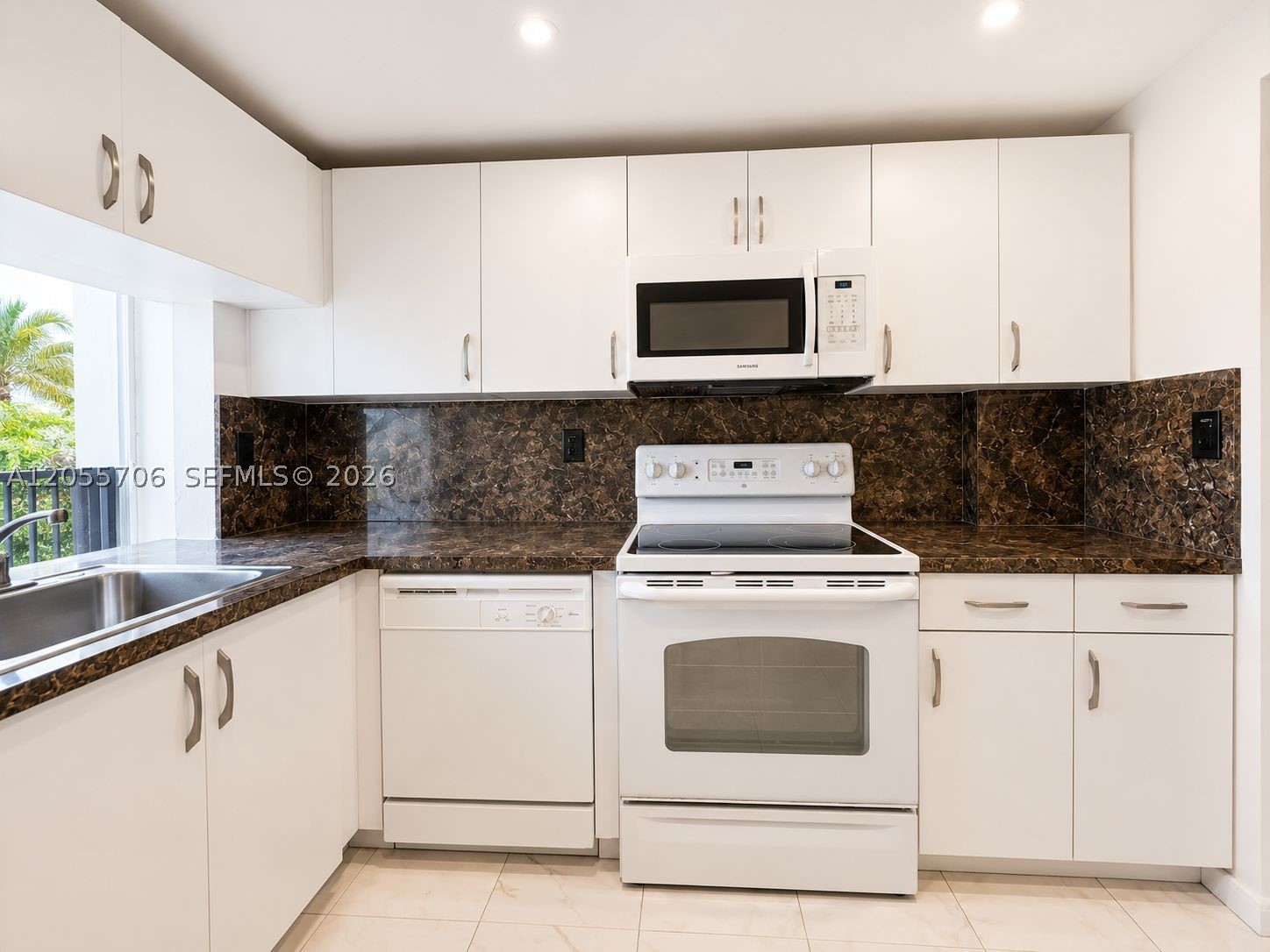 VERSAILLE GARDENS I CONDO - Residential Lease