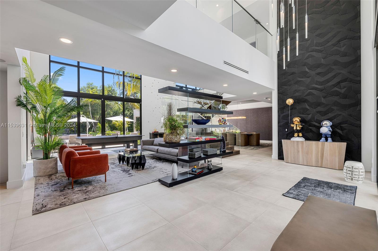 TOWN & RANCH ESTS - Residential