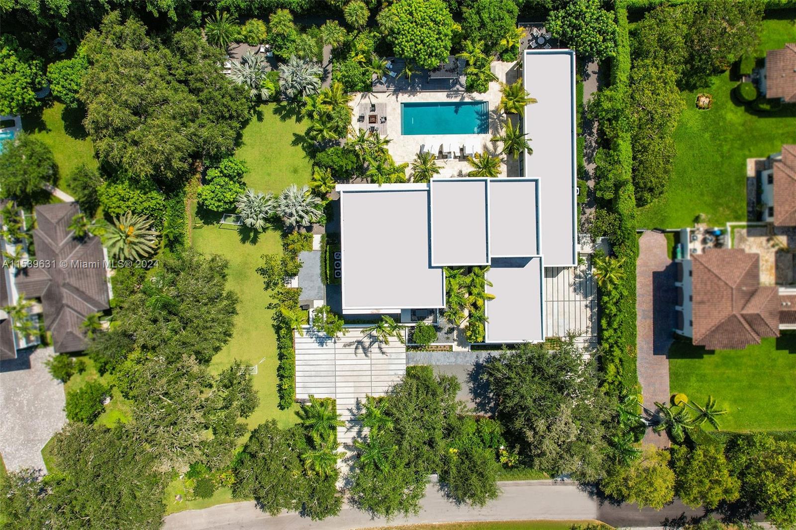 TOWN & RANCH ESTS - Residential