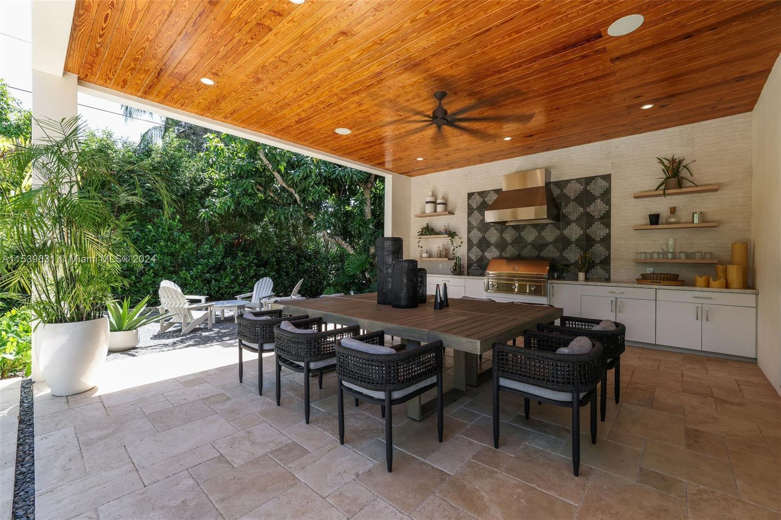 TOWN & RANCH ESTS - Residential