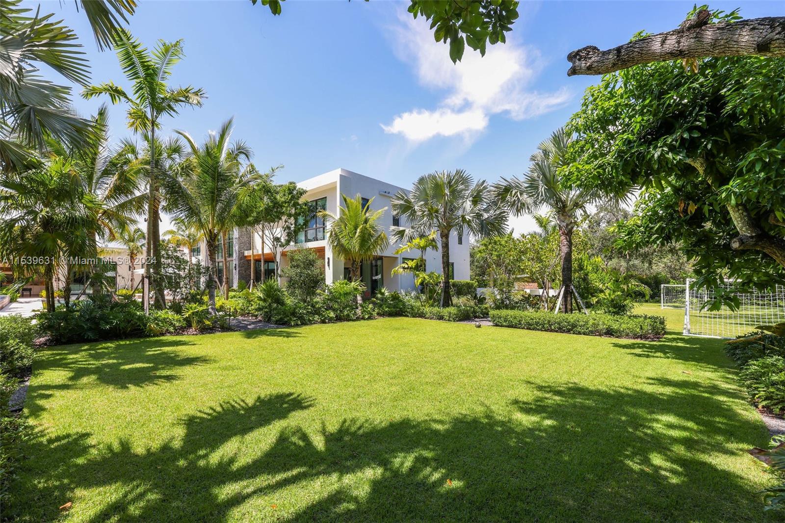 TOWN & RANCH ESTS - Residential