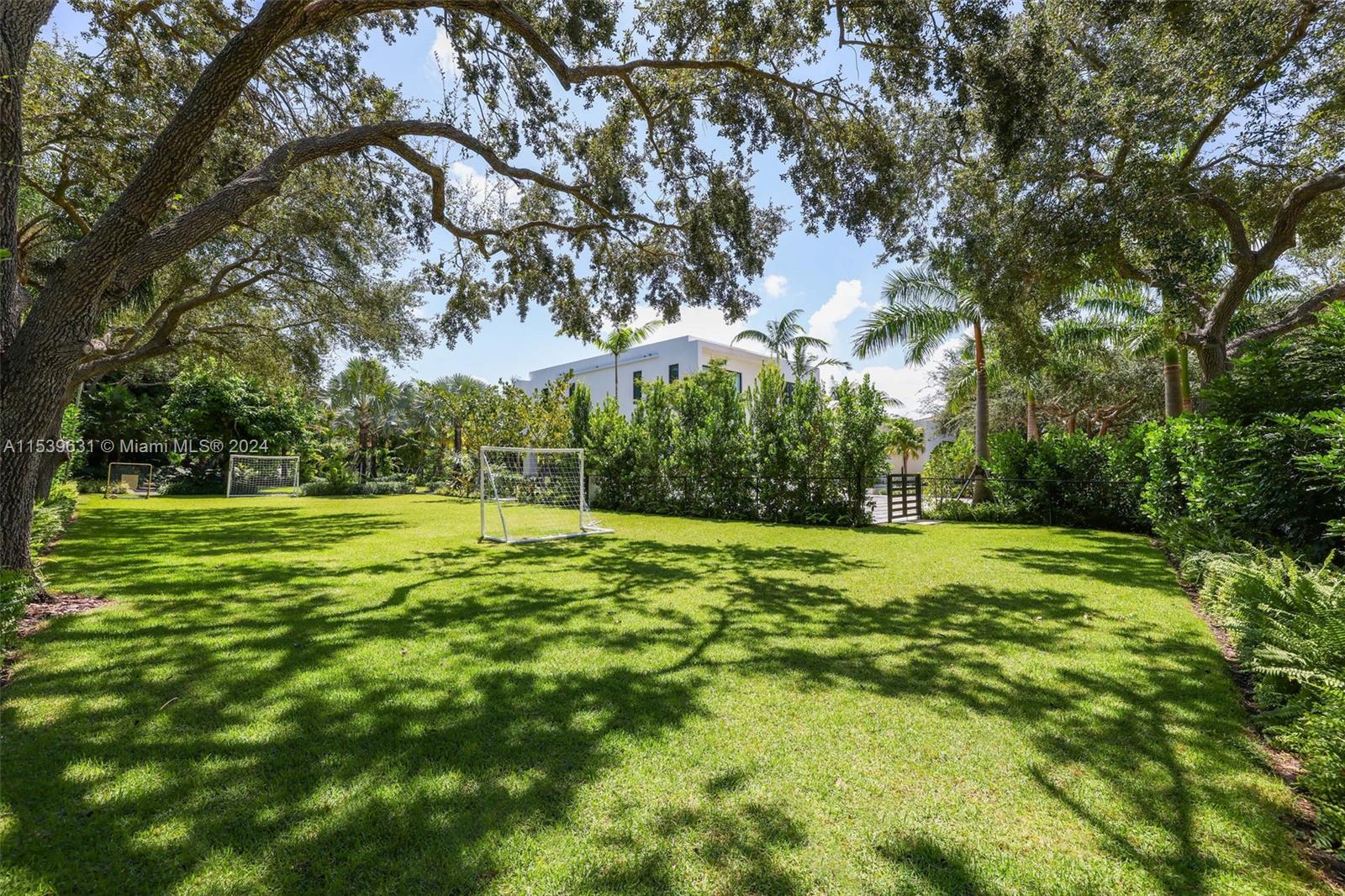 TOWN & RANCH ESTS - Residential