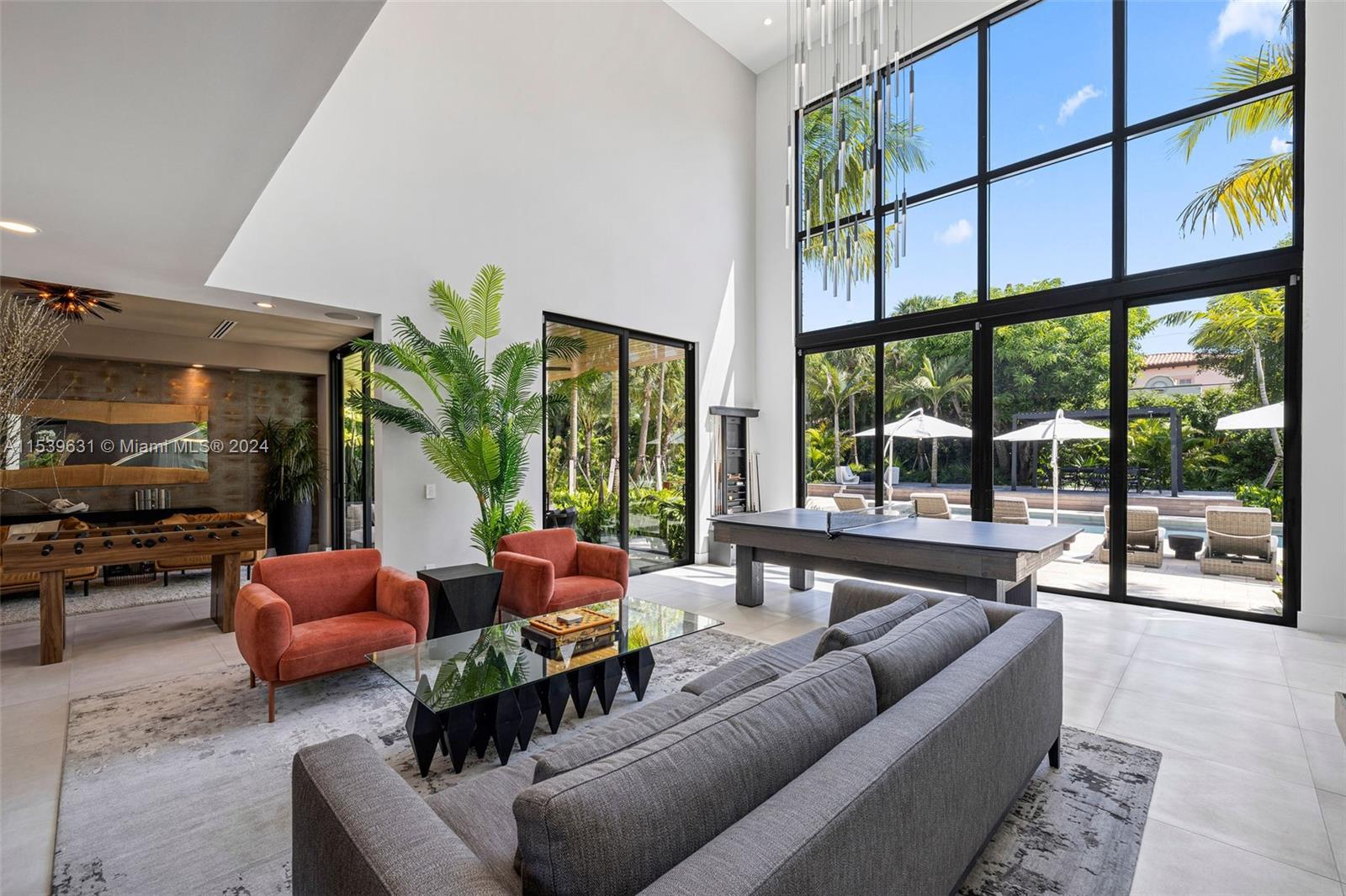TOWN & RANCH ESTS - Residential