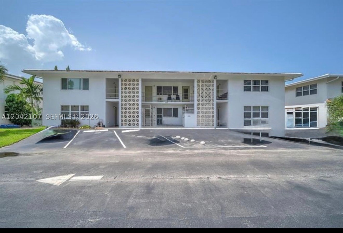 LIONS GATE SILVER THATCH - Residential