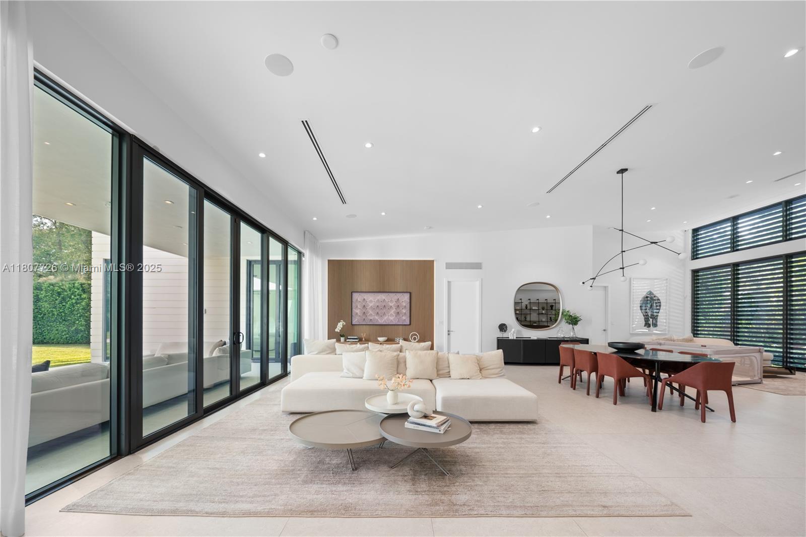 JUNELAND - Residential