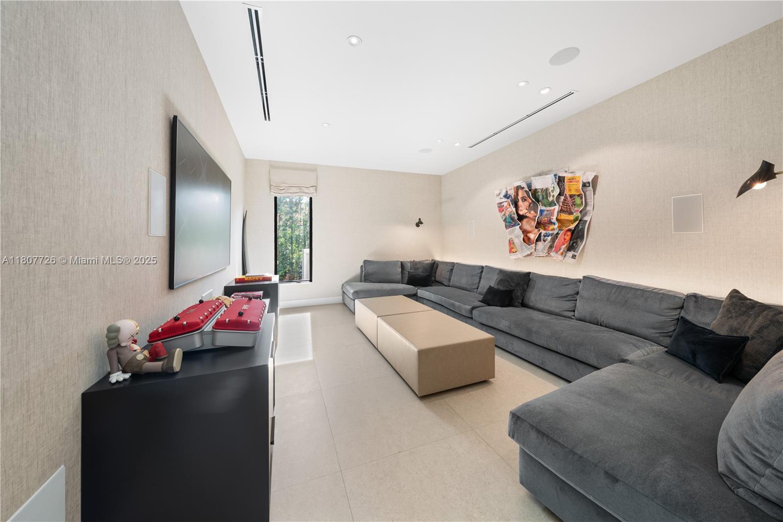 JUNELAND - Residential