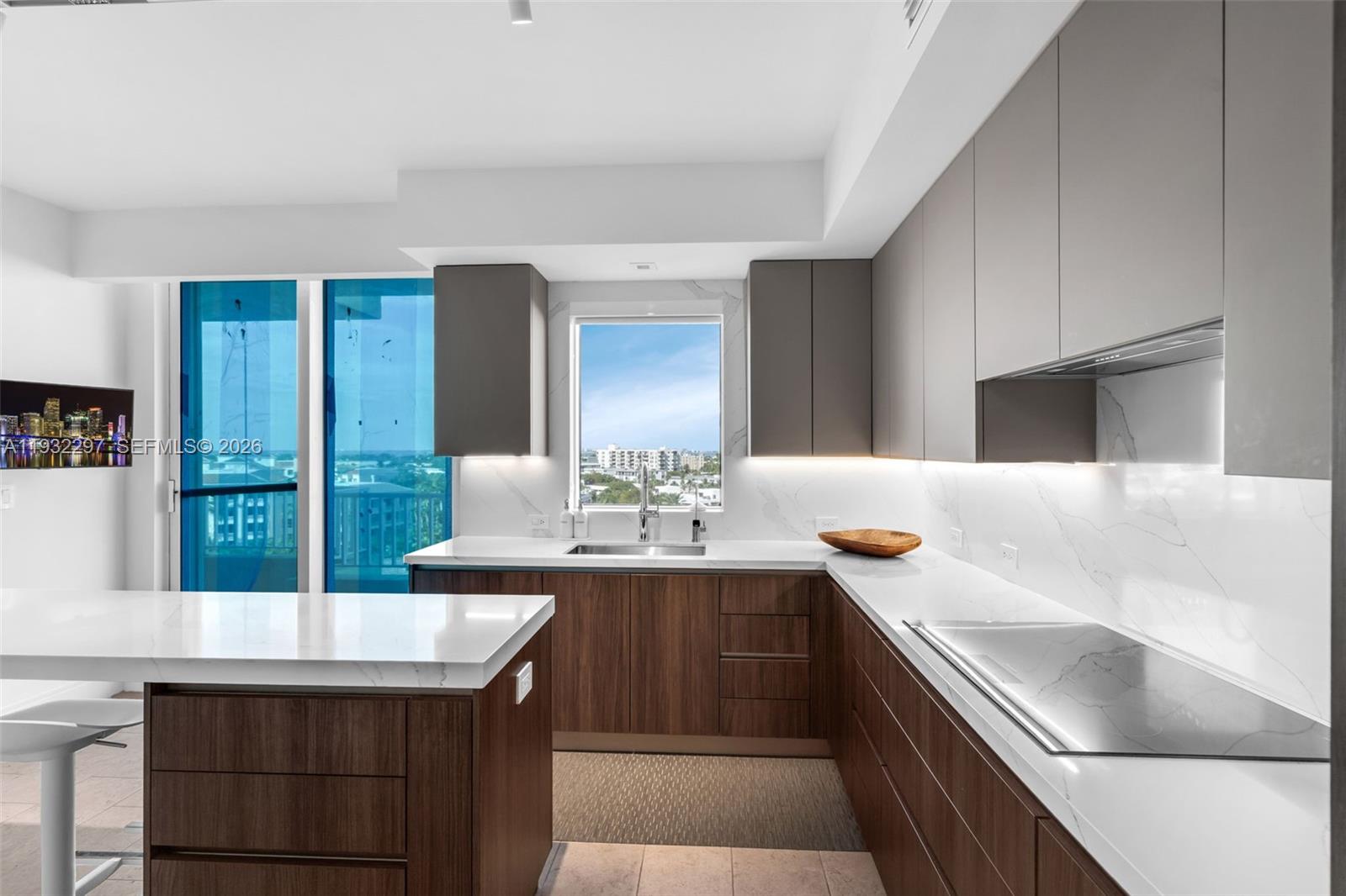 CLUB TOWER THREE CONDO - Residential