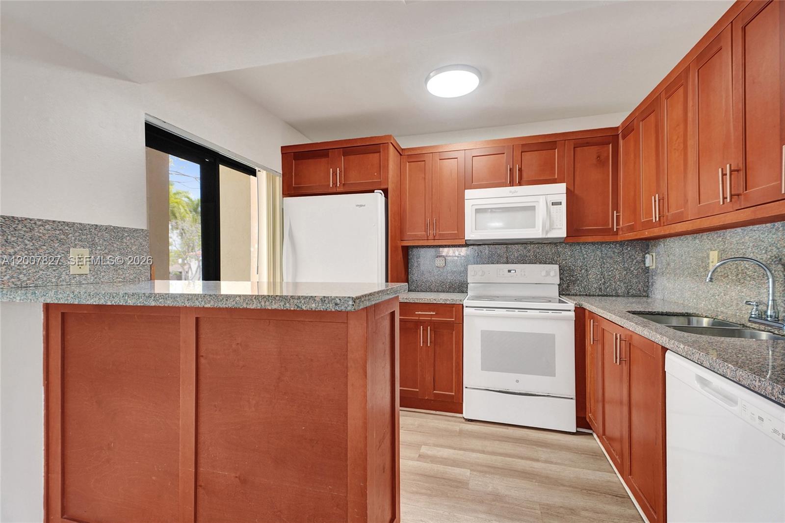 QUATRAINE CONDO I PH I - Residential