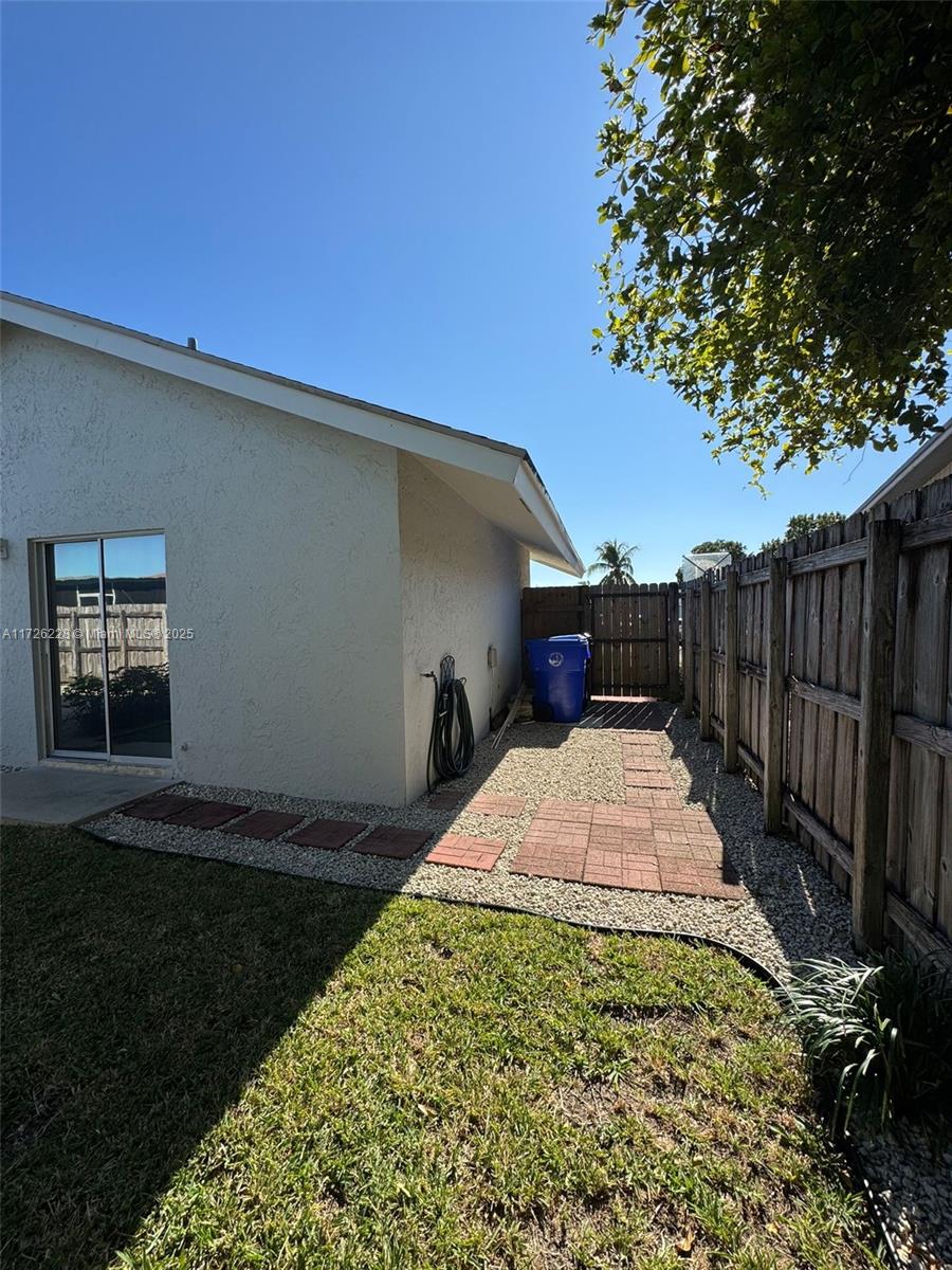 NORTH LAUDERDALE VILLAGE - Residential