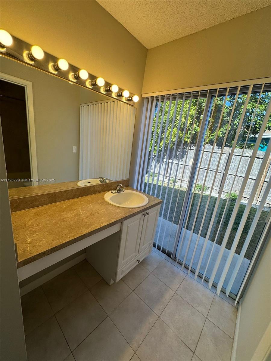 NORTH LAUDERDALE VILLAGE - Residential