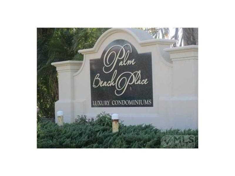 Ideal investment property. Perfect location. Very nice condo with amenities. Currently leased. Generating positive cash flow starting from day 1.