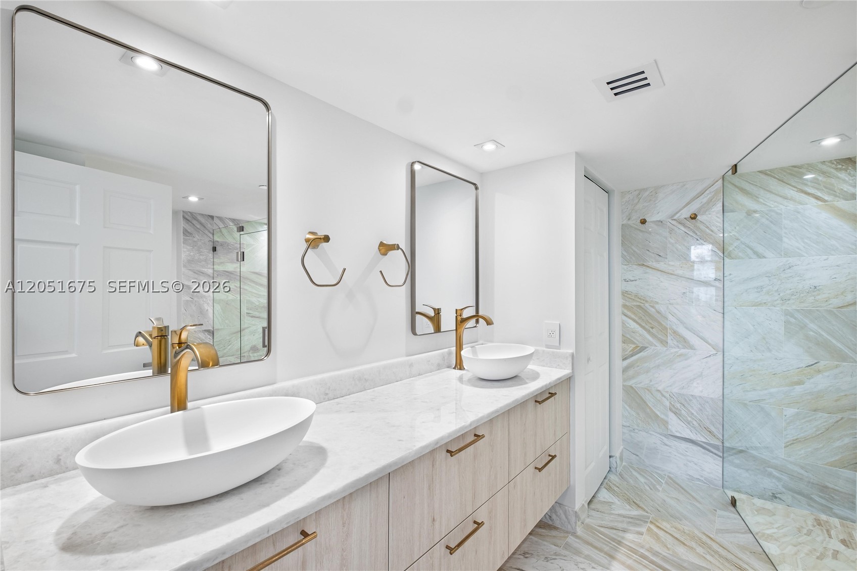 TOWERS OF QUAYSIDE CONDO - Residential Lease