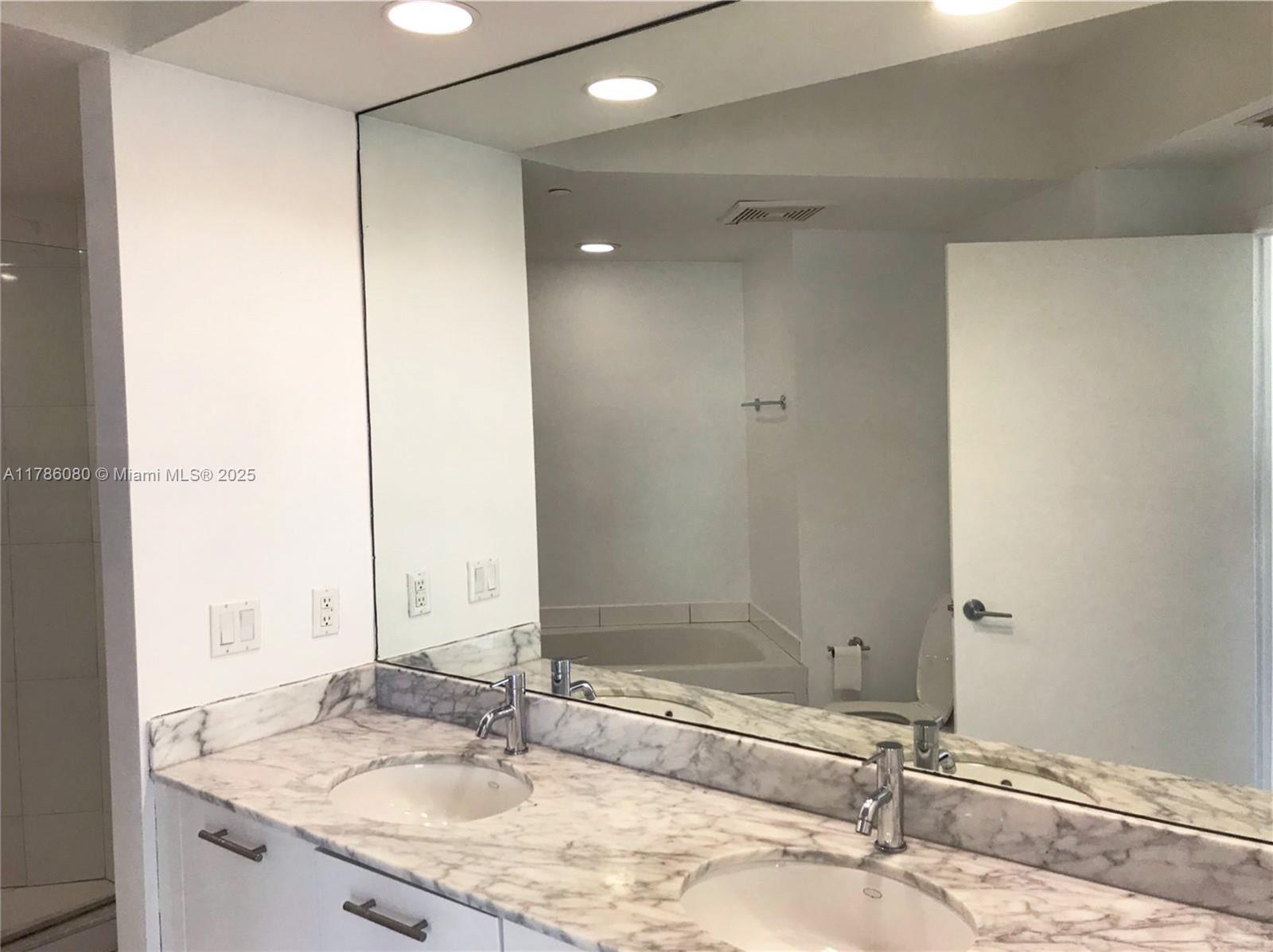 500 BRICKELL WEST CONDO - Residential